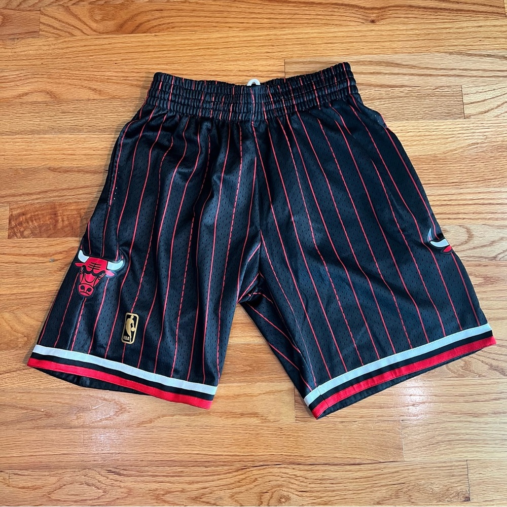 Mitchell and Ness Chicago Bulls Pinstripes Men’s Basketball Shorts Size Small